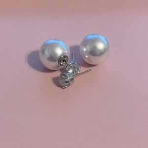 🤍Pearl Studs✨